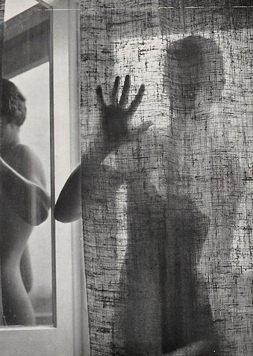 Nude_behind_curtain__Paris__1935___by_Heinrich_Heidersberger__1906___2006___German.jpg