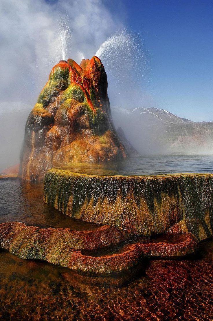 Fly_Geyser__Nevada.jpg