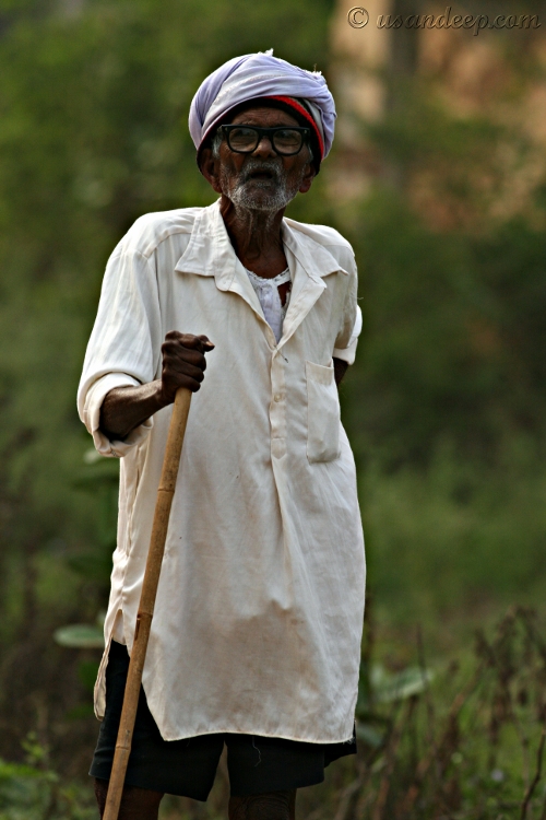 old_man_with_walking_stick_mandya_km_doddi_road.jpg