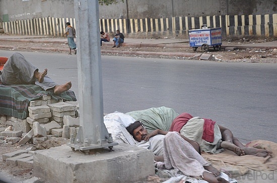 still_early_morning_people_sleeping_on_the_street_new_delhi.jpg