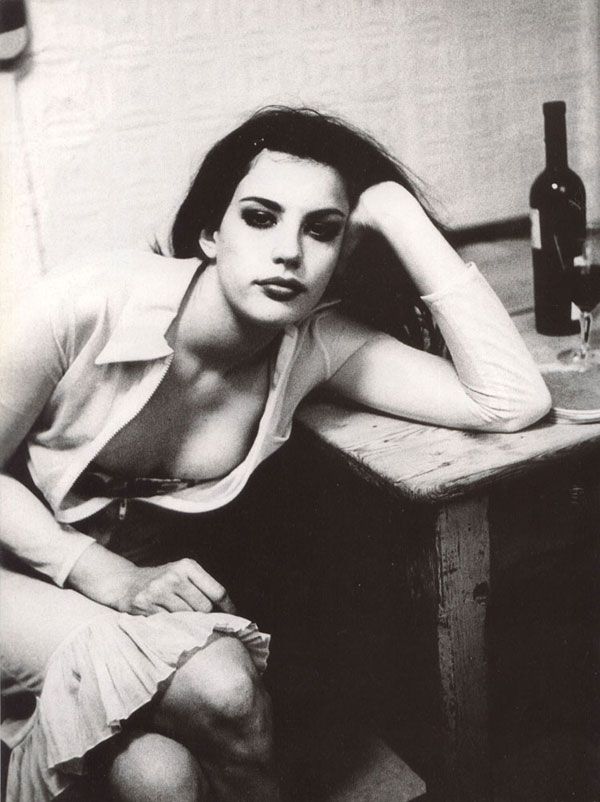 Liv_Tyler_photographed_by_Ellen_von_Unwert.jpg