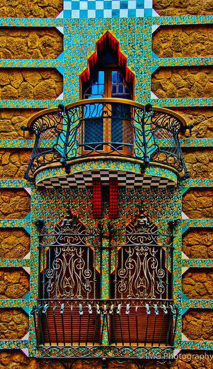 Antoni_Gaudi___Casa_Vicens___Barcelona.jpg