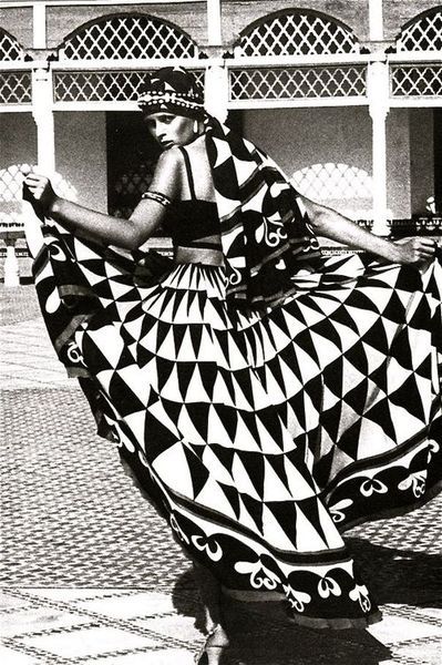 __Morocco_Bound___spread__Vogue_UK_1973.jpg