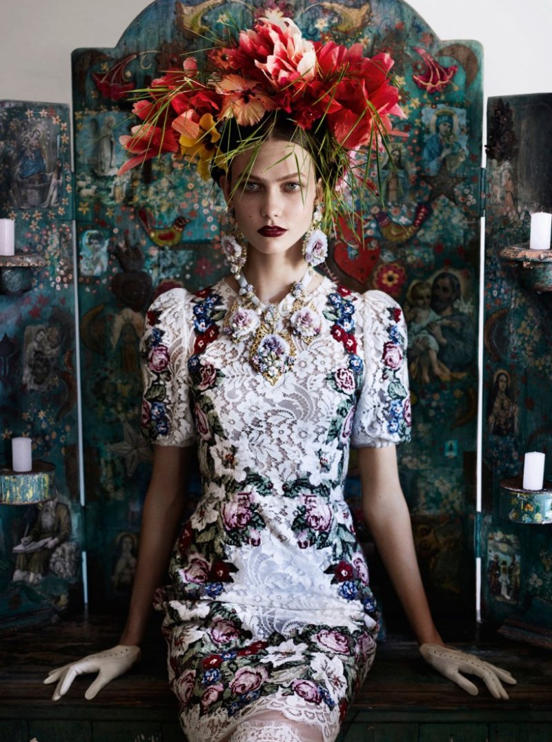 karlie_kloss_heads_to_brazil_for_vogue_us_july_2012_lensed_by_mario_testino_2.jpg