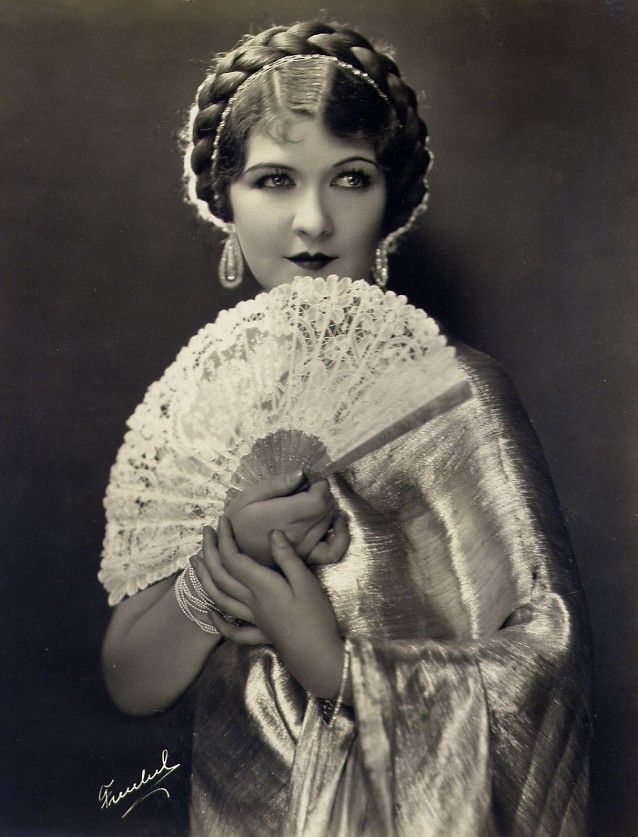 Laura_le_Plante._Late_1920s.jpg