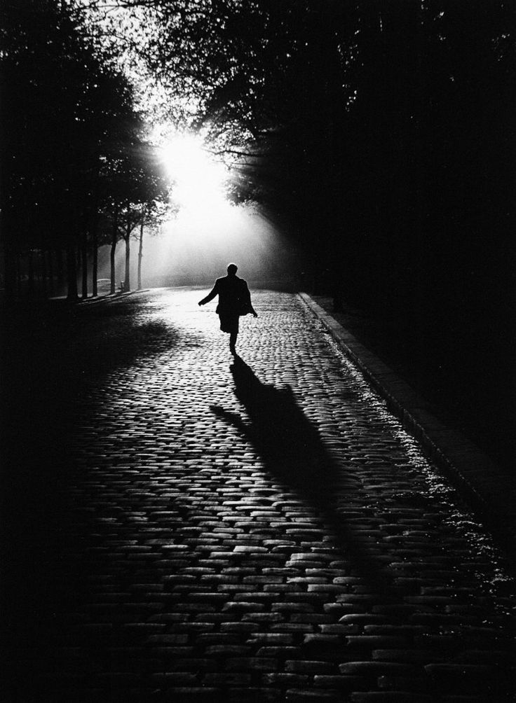 Sabine_Weiss___Vers_la_lumi__re__Paris__1953.jpg