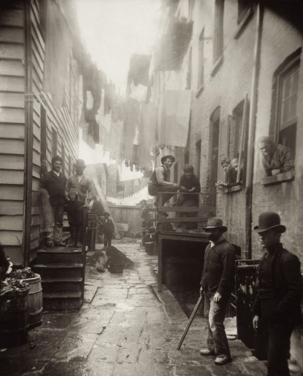 Incredible_pictures_of_late_1800__s_New_York_by_Jacob_Riis..jpg