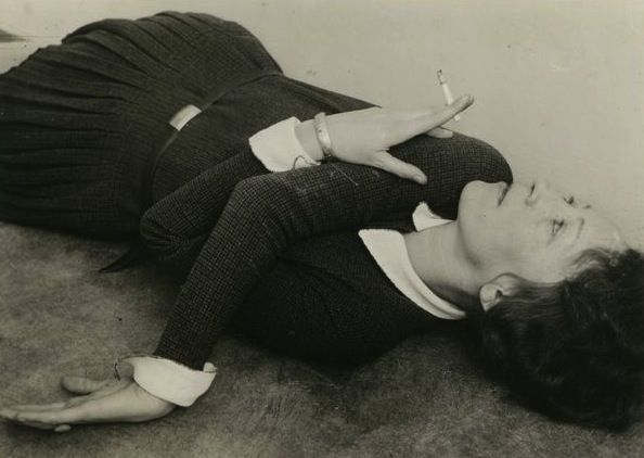 Grit_Kallin_Fischer___Self_Portrait_with_Cigarette__1928.jpg