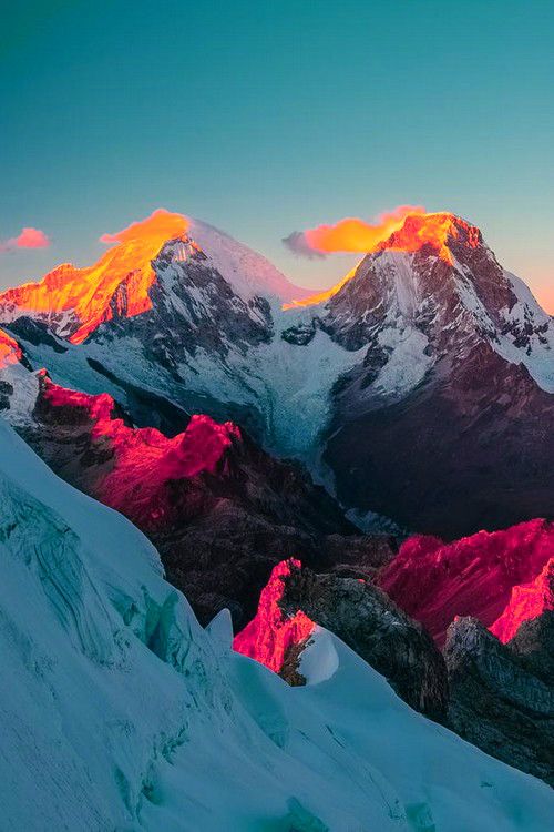 Sunrise_over_Llanganuco_Valley__Cordillera_Blanca__Peru.jpg