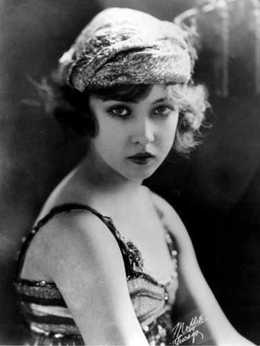 Dorise_Eaton_Travis._Ziegfeld_girl._possibly_only_14_years_old_at_the_time_this_photo_was_taken..jpg