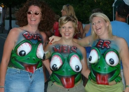 budweiser_frog_girls.jpg