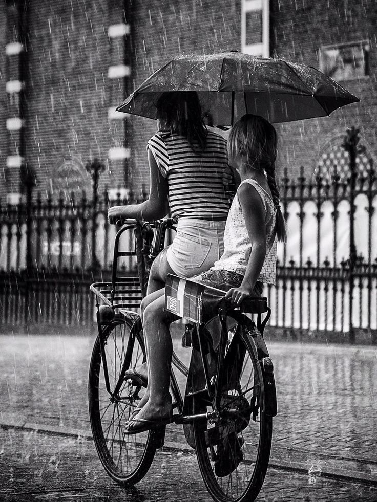 Rainy_day_in_Amsterdam_by_Edwin_Loekemeijer.jpg