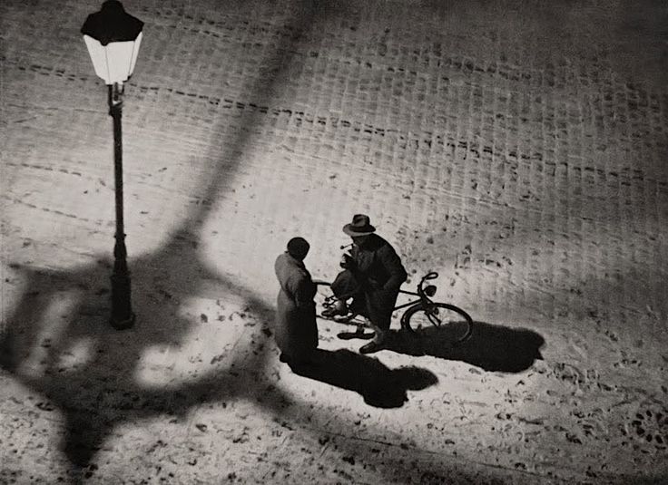 Richard_Peter___Under_the_lantern__Dresden__Germany__1935.jpg