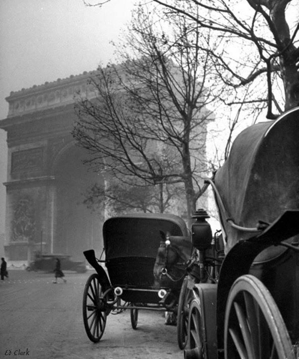 Ed_Clark___L___Arc_de_Triomphe__Paris__1946.jpg