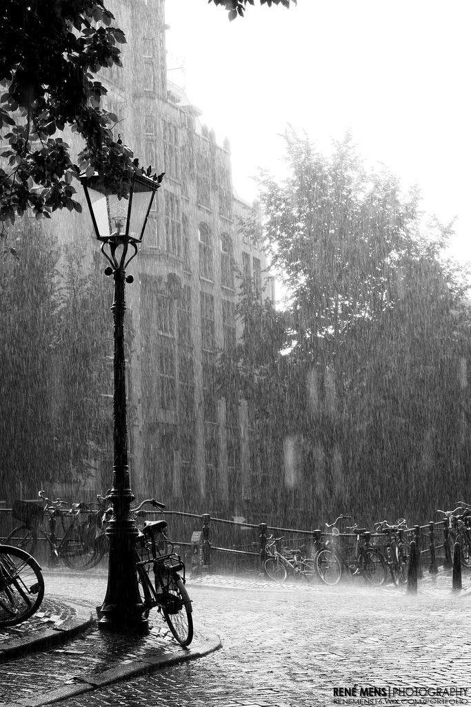 Rainy_day_in_Amsterdam.jpg