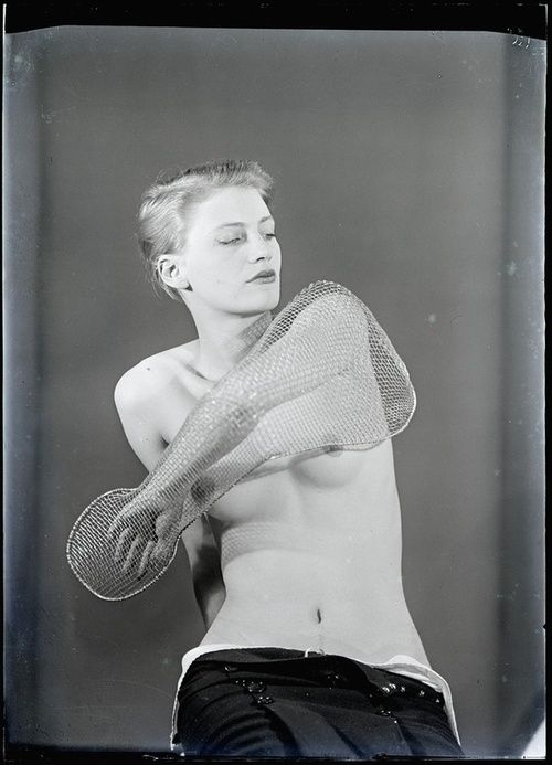 Man_Ray__Lee_Miller__1930..jpg