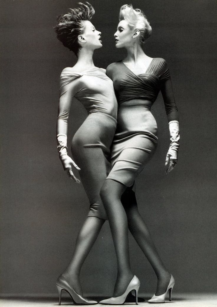 Kristen_Mc_Menamy_Nadja_Auermann_Versace_1995_Photo_Richard_Avedon.jpg