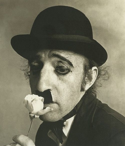 Woody_Allen_as_Charlie_Chaplin__photo_by_Irving_Penn__1972.jpg