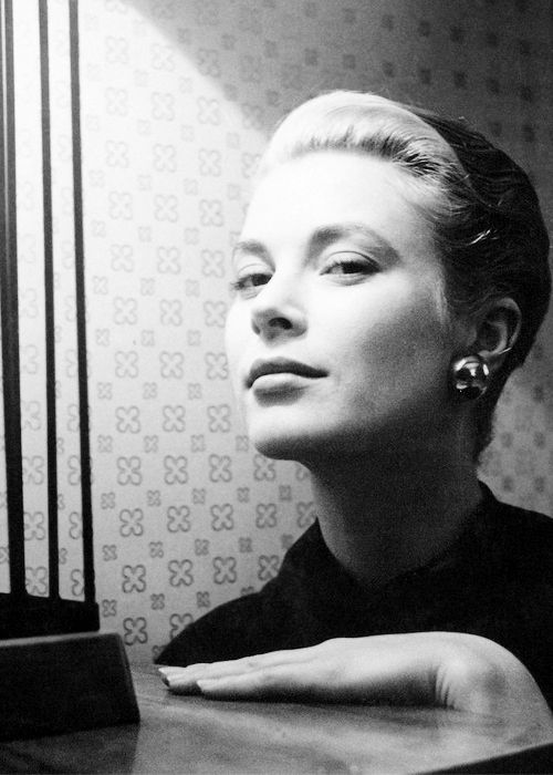 Grace_Kelly_photographed_by_Cecil_Beaton..jpg