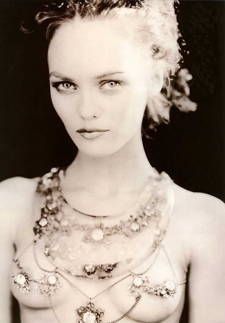 Vanessa_Paradis._by_Paolo_Roversi.jpg