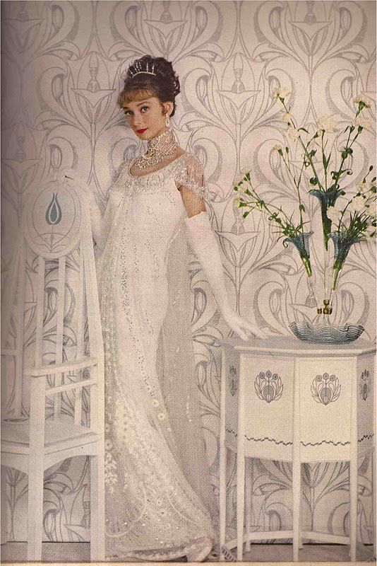 Audrey_Hepburn__costumed_and_photographed_by_Cecil_Beaton__Harper__s_Bazaar_April_1964..jpg
