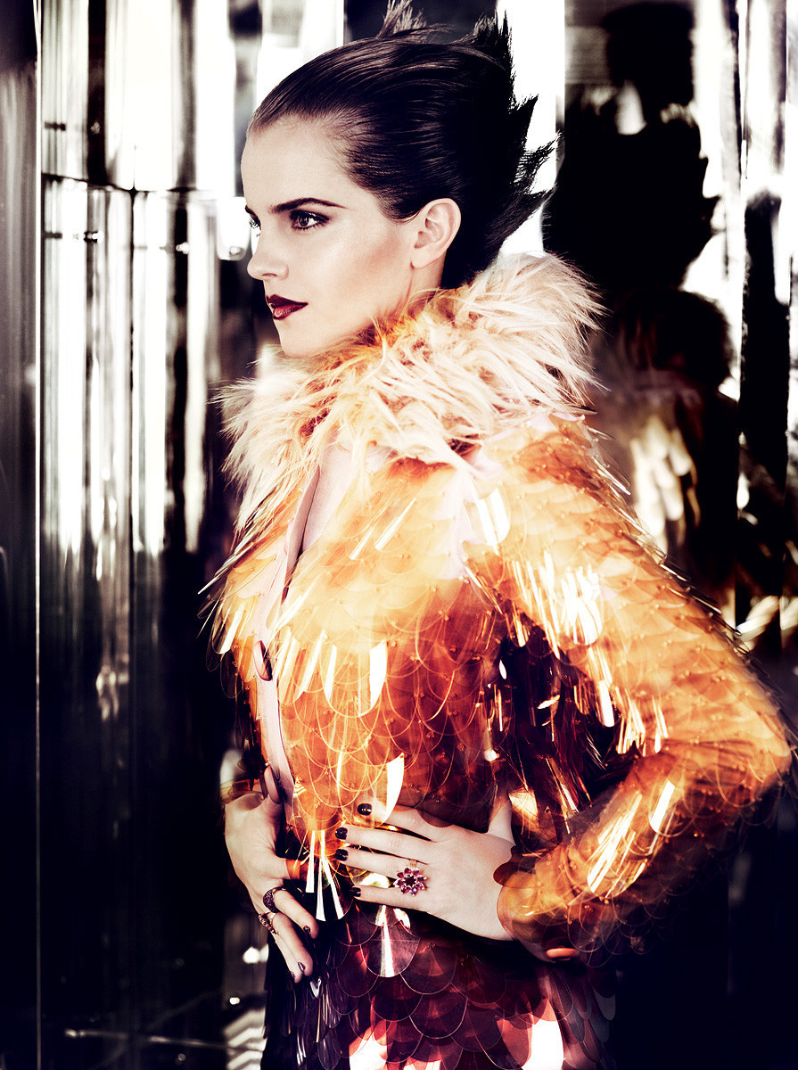 Vogue_US_by_Mario_Testino_emma_watson_22833680_895_1200.jpg