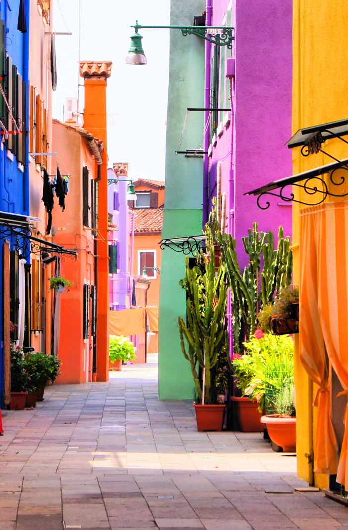 Burano__Italy.jpg
