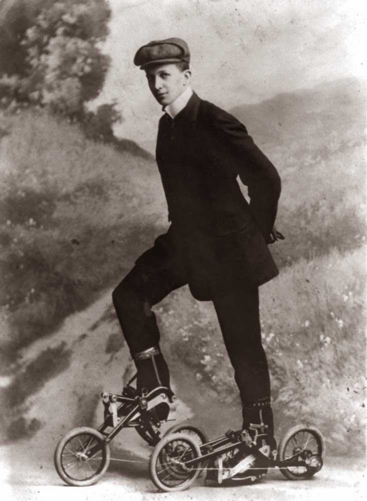 Young_Man_on_Roller_Skates_1910.jpg