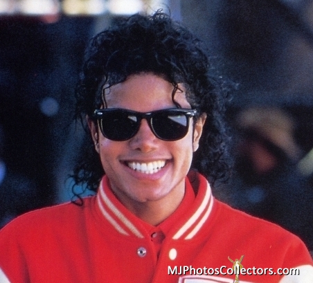 Smile_michael_jackson_25575984_452_409.jpg
