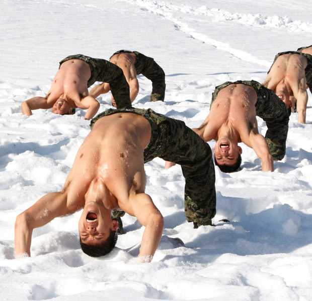 snow_korean_troops_2105977i.jpg