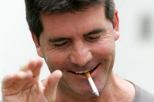 Simon_Cowell_enjoys_a_cigarette_as_he_meets_the_Press.jpg