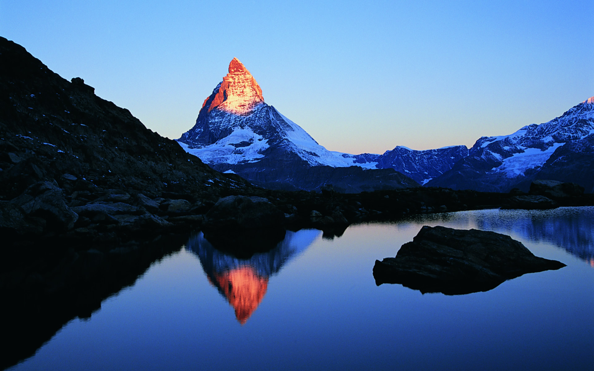 Beautiful_Ice_Mountain_in_Morning_Wallpaper.jpg