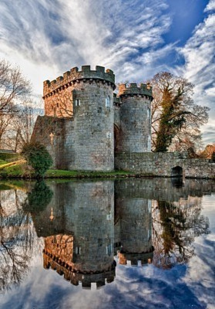 Ancient_Whittington_Castle_in_Shropshire__England.jpg