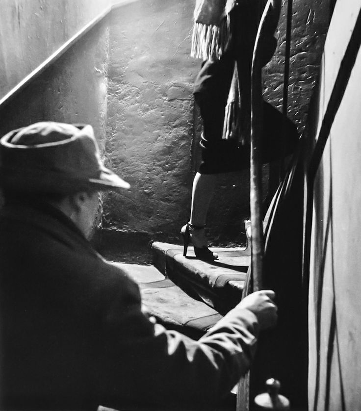 Robert_Doisneau___The_Stairway__1952._S_.jpg