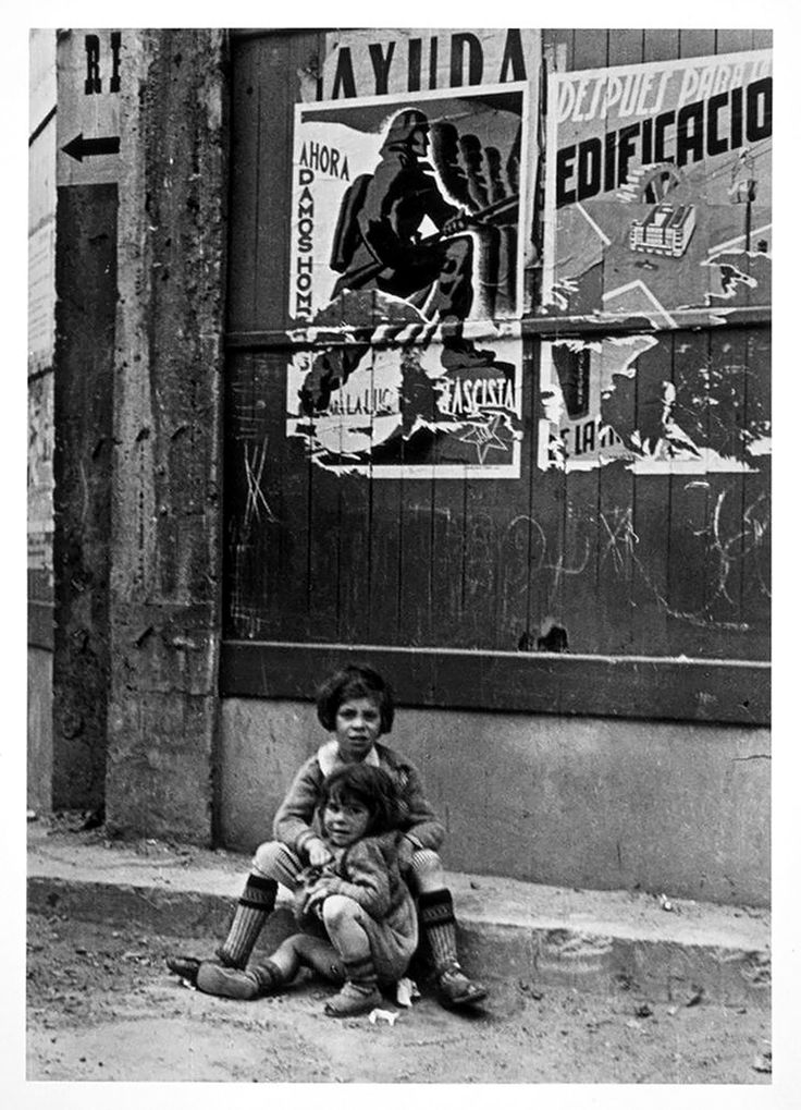 Bilbao__mayo_1937._Robert_Capa__Endr___Ern___Friedmann_.jpg