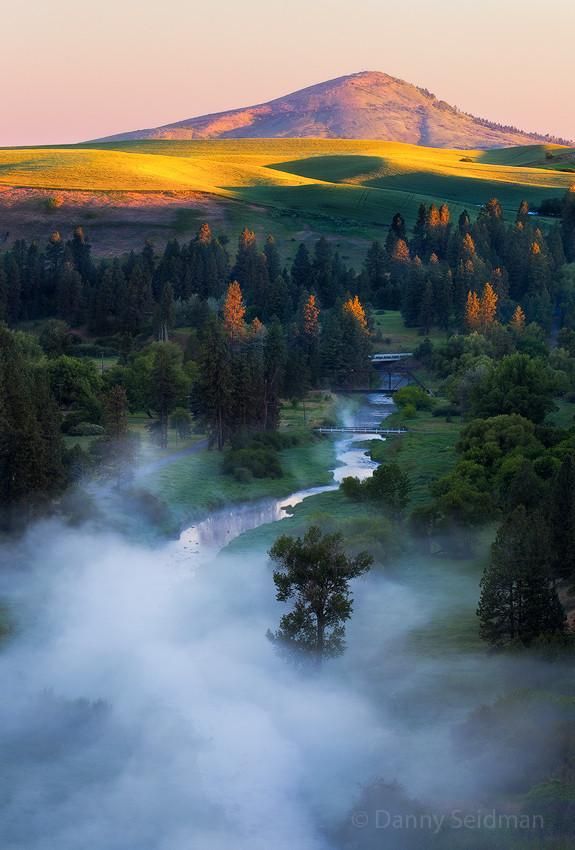 Palouse_Sunrise__Eastern_Washington__USA__photo_by_Danni_Seidman.jpg