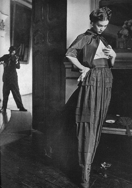 Jean_Patchett__February_Vogue_1949_Photo_Irving_Penn.jpg