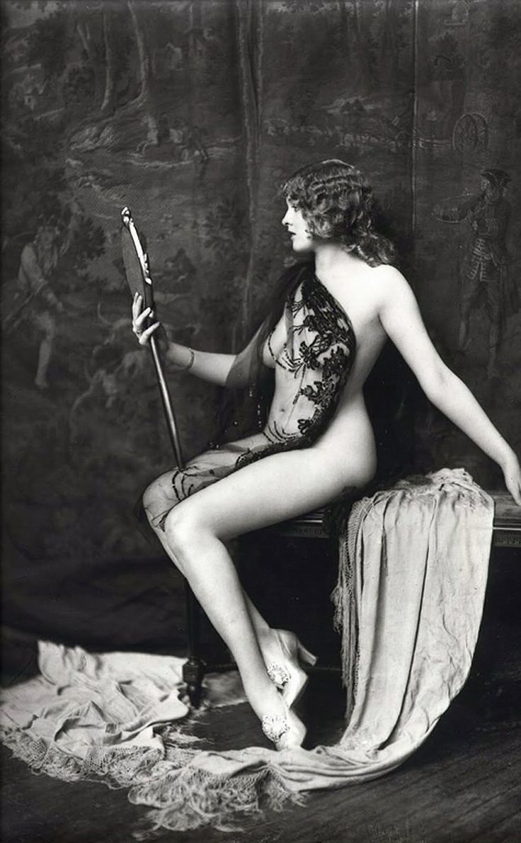 Dancer_from_the_Ziegfeld_Follies__1920s_.jpg