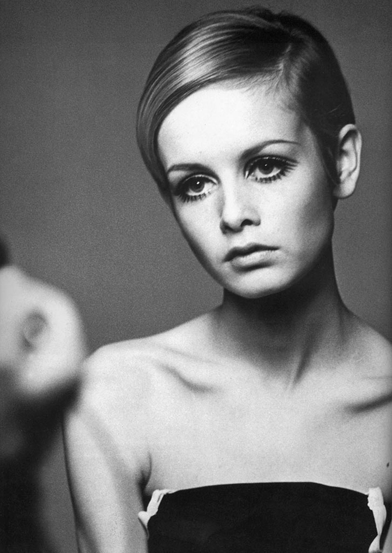 Twiggy_photographed_by_David_Bailey..jpg