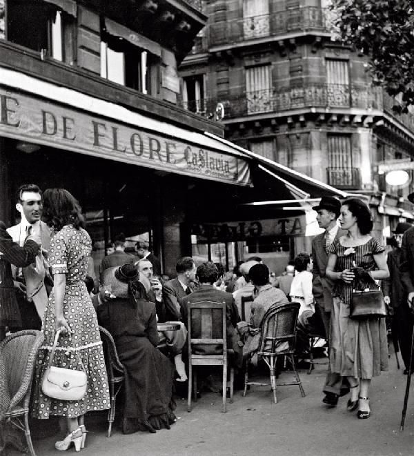 Paris_St_Germain_des_Pr__s___Caf___de_Flore_1949_Robert_Doisneau.jpg