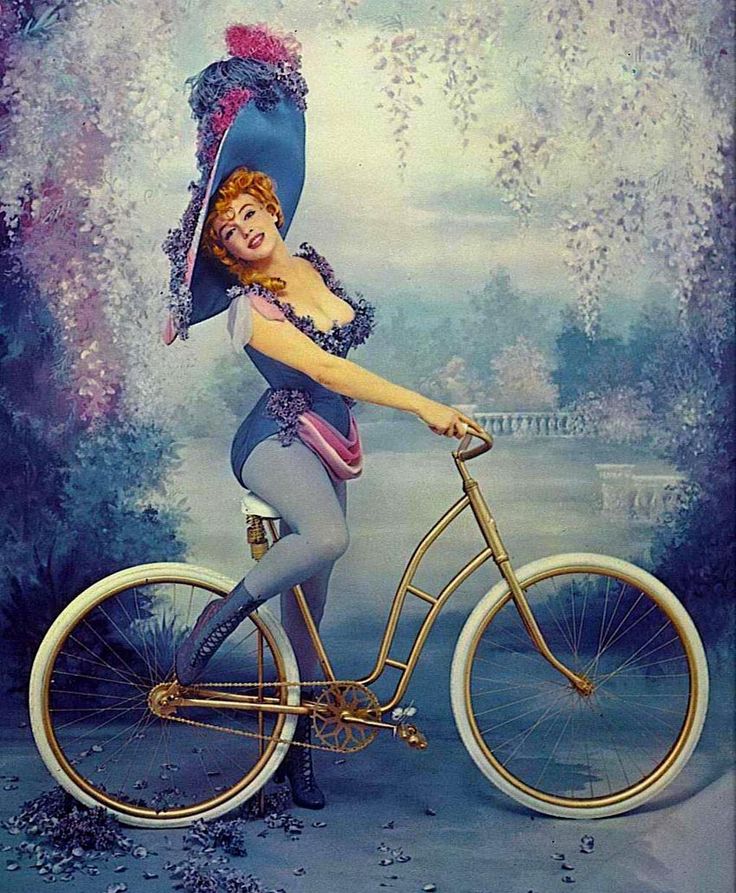Marilyn_Monroe__as_Lillian_Russell__photographed_by_Richard_Avedon_for_Life_Magazine_____Fabled_Enchantresses____1958..jpg
