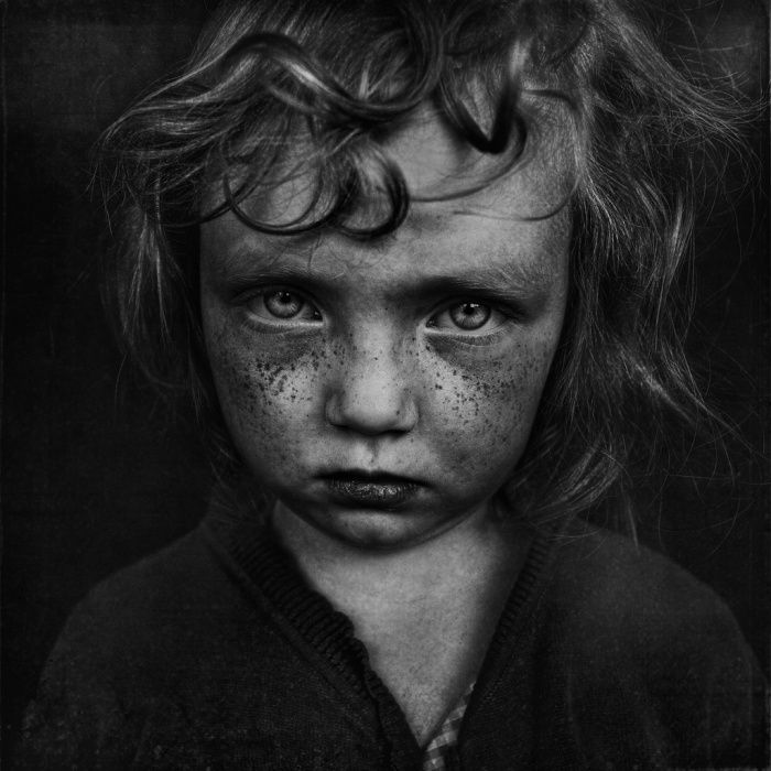 Haunting_Black_and_White_Portraits_of_Homeless_People_by_Lee_Jeffries.jpg