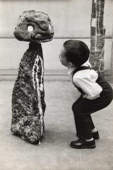 __Child_and_a_Miro_ceramic_sculpture____1975__photo_by_Swiss_French_photographer_SABINE_WEISS__born_1924_.jpg