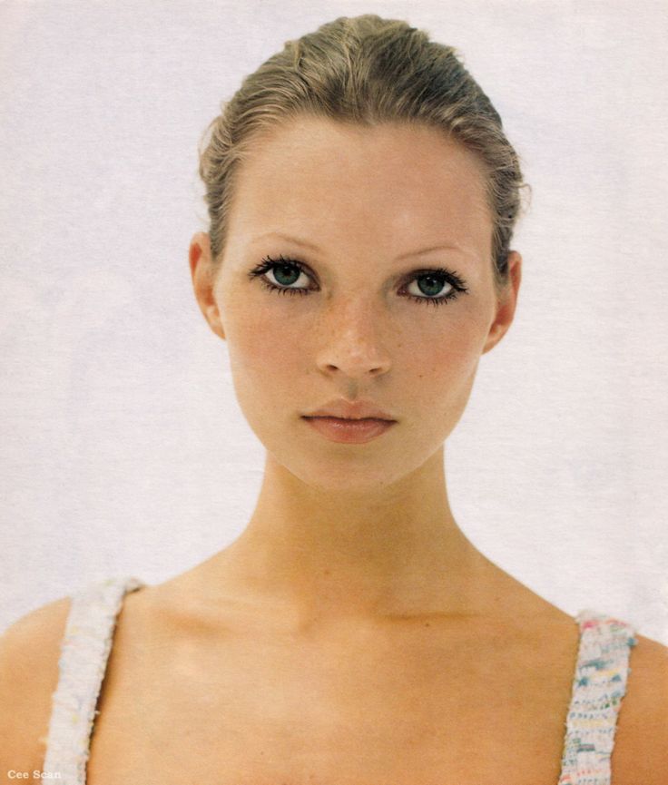 Kate_Moss__by_Corinne_Day__Vogue_UK_March_1993.jpg