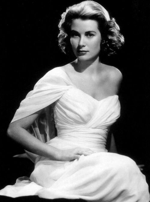 Grace_Kelly__1954_by_Cecil_Beaton.jpg
