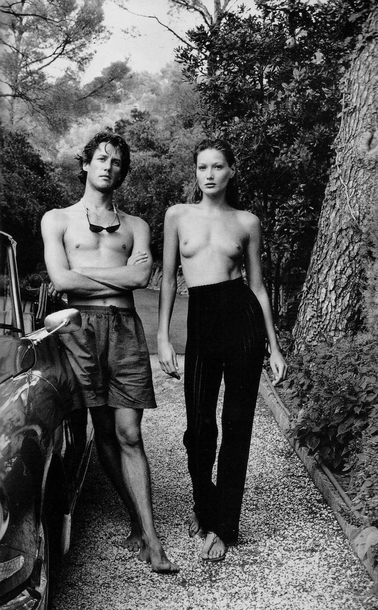 Carla_Bruni___Virgino_Bruni_Tedeschi_by_Helmut_Newton___Vanity_Fair__November_1992..jpg