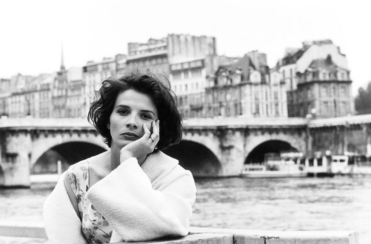 Juliette_Binoche_by_Robert_Doisneau.jpg