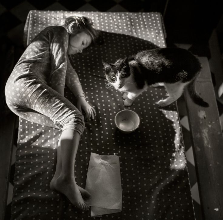 Альбом запретное место. Alain Laboile - la famille 2014 LENSCULTURE семь. Laboile Olyana. Фотограф девушек Alain Daussin. Photographer Dolphine - smoking Pedonia.