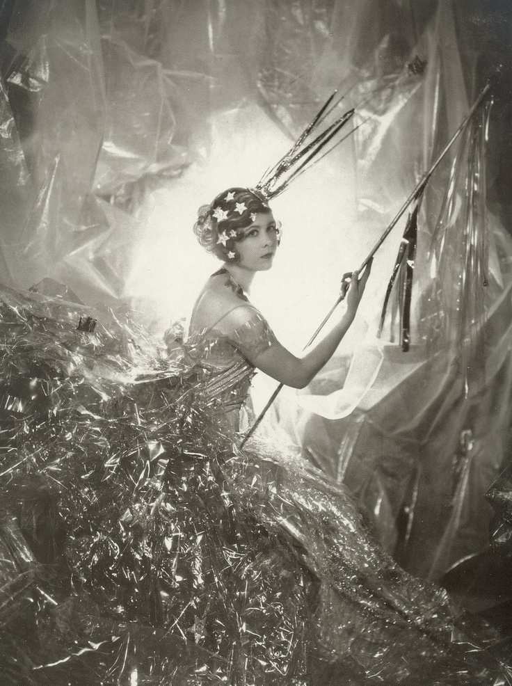 Nancy_Beaton_as_a_Shooting_Star__1929..jpg