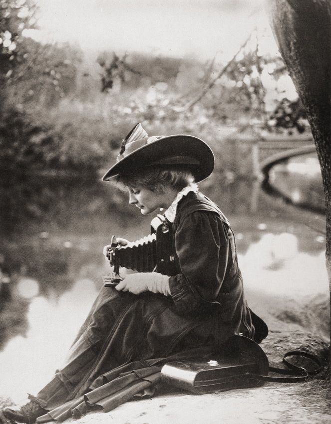 Woman_With_a_Kodak_Camera__circa_1900..jpg